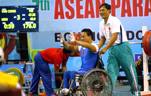 Vượt lên bằng sức mạnh thể thao